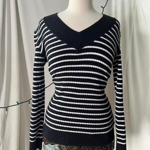 l.e.i. long sleeve striped v neck sweater